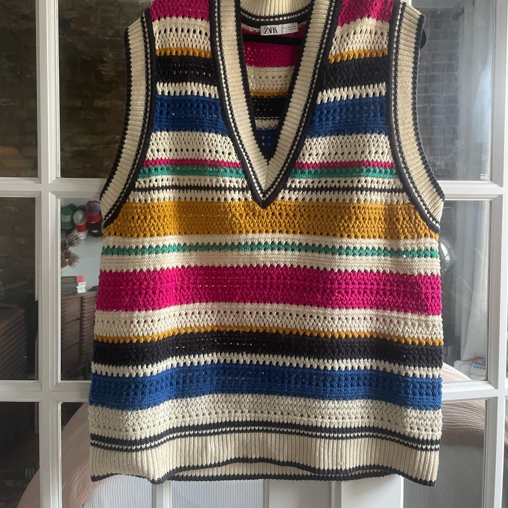 Sleeveless Crotchet Sweater